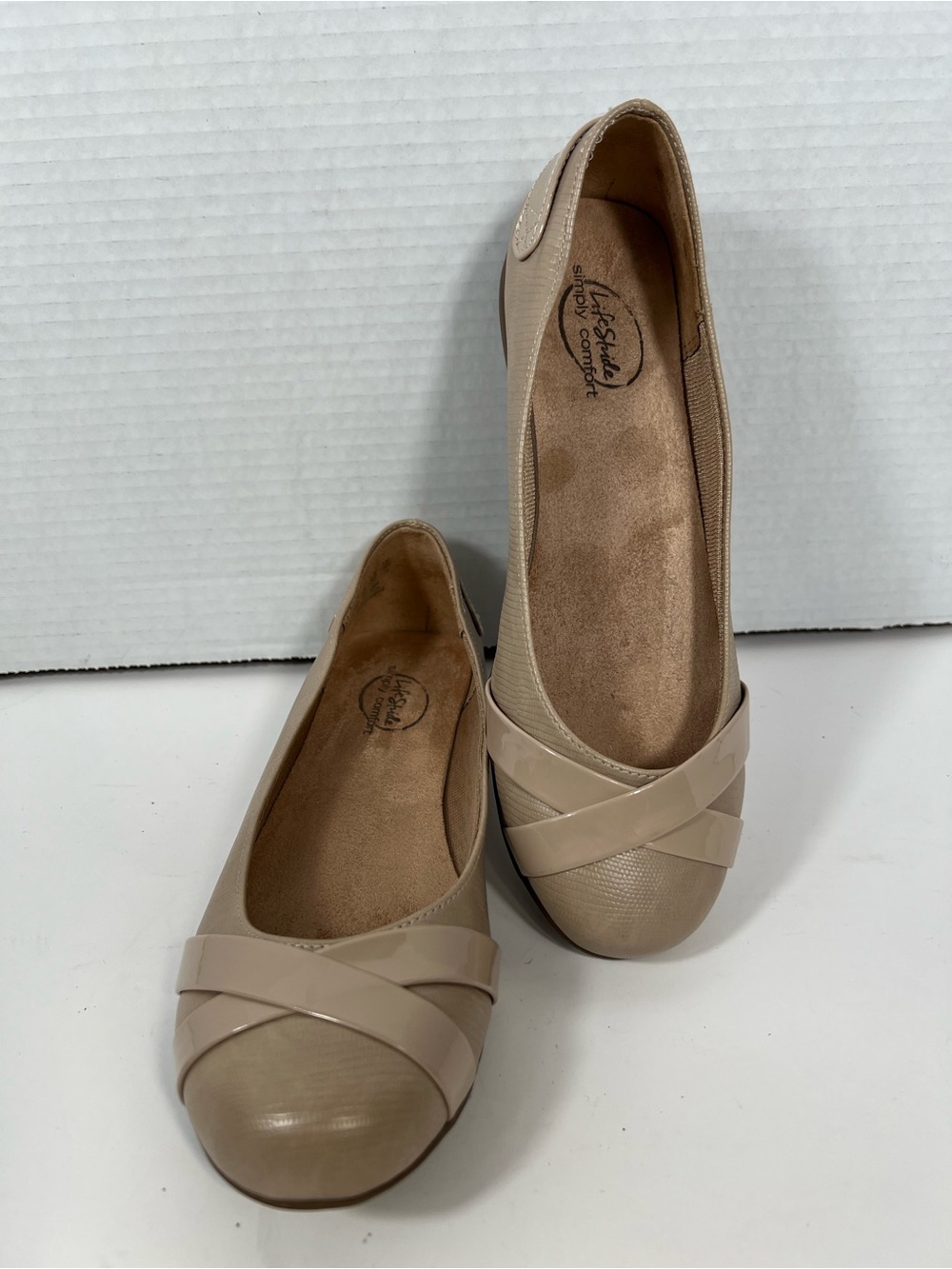 LifeStride Beige Comfort Ballet Flats Patent Cross Strap Slip On Shoes Size 8.5